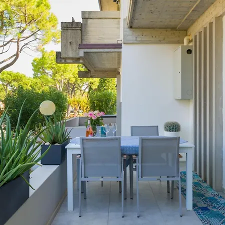 Charming Nest 시르미오네